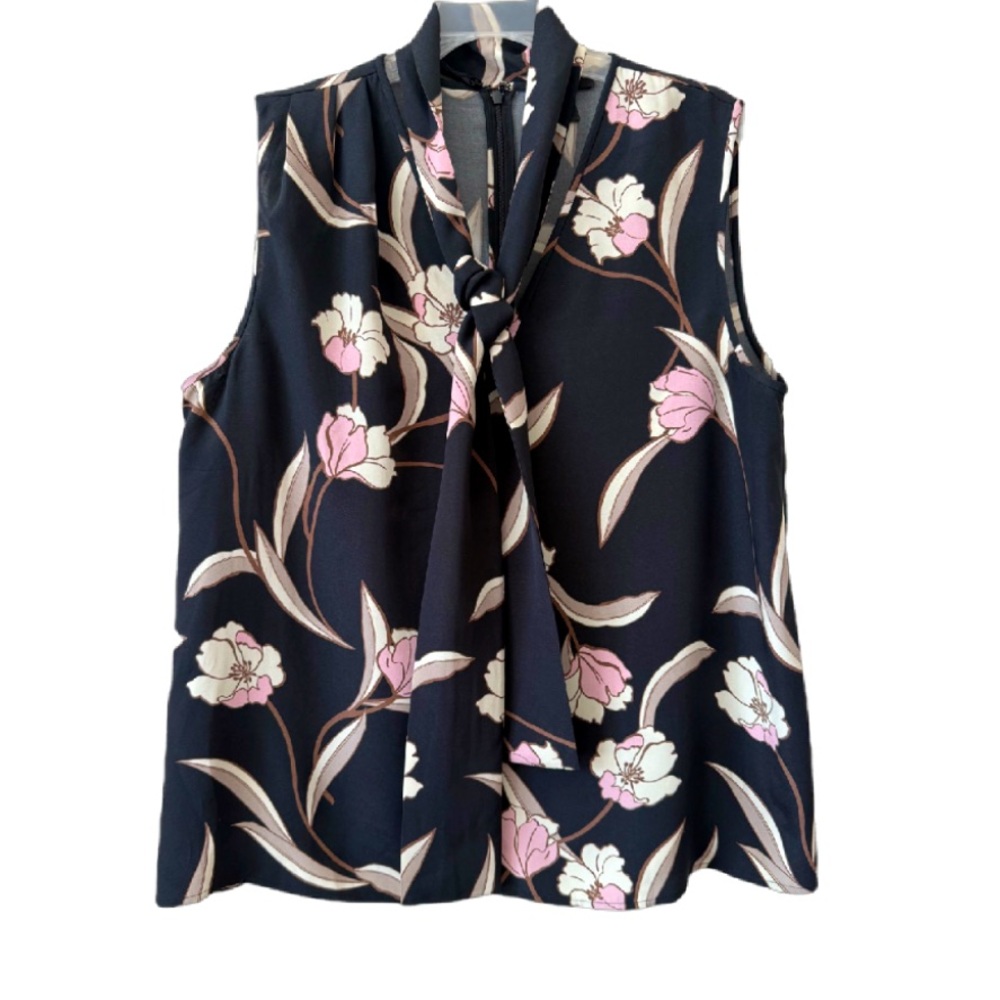 St. John sleeveless relaxed fit silk blouse with removable tie for waist/ neck